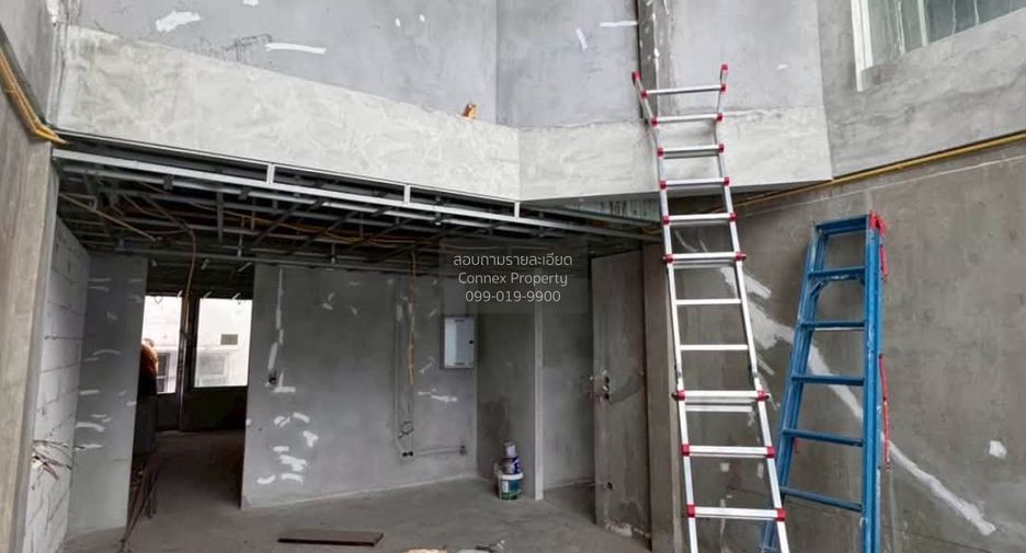 For sale 3 bedrooms retail Space in Khlong Toei, Bangkok