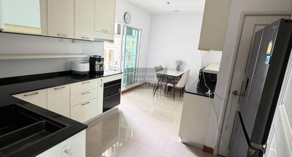 For sale 5 bedrooms condo in Huai Khwang, Bangkok