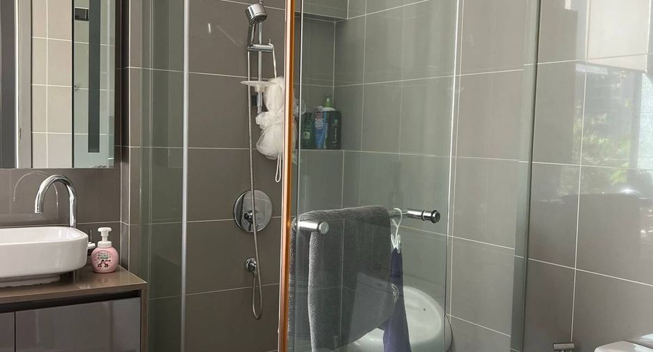 For rent 2 bedrooms condo in Bang Rak, Bangkok