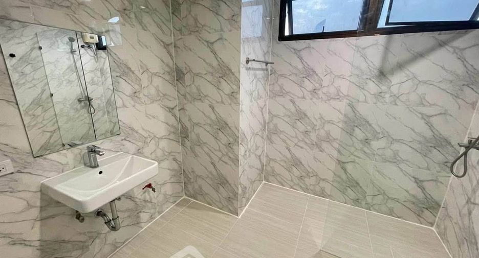 For rent 3 bedrooms condo in Watthana, Bangkok