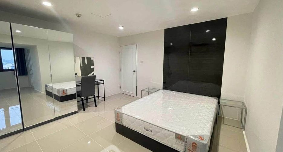 For rent 3 bedrooms condo in Watthana, Bangkok