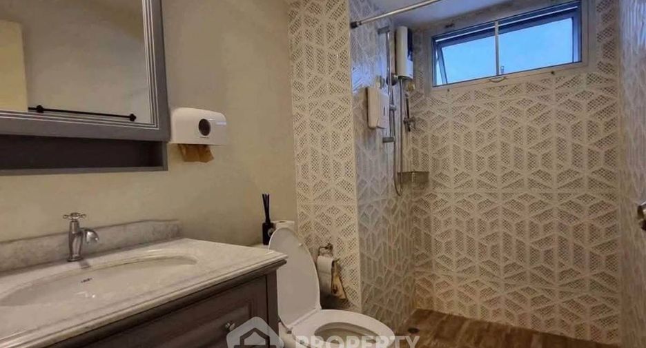 For rent 2 bedrooms condo in Phra Khanong, Bangkok
