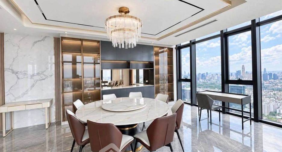 For rent 5 bedrooms condo in Huai Khwang, Bangkok