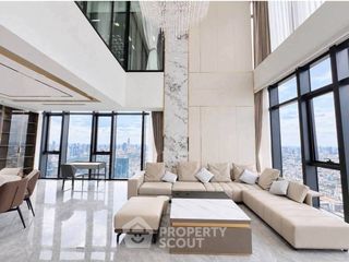 For rent 5 bedrooms condo in Huai Khwang, Bangkok