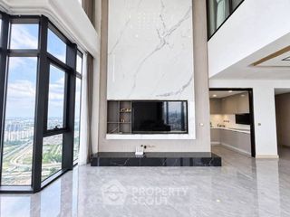 For rent 5 bedrooms condo in Huai Khwang, Bangkok