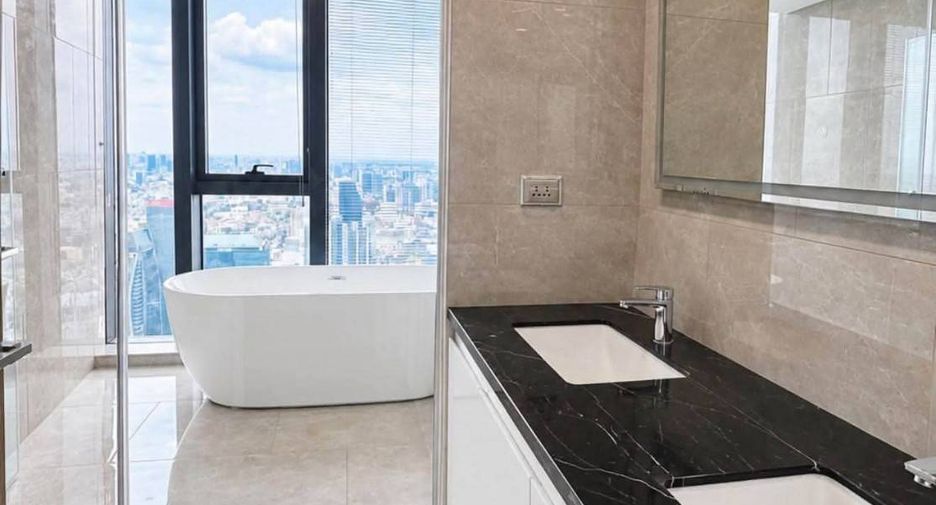 For rent 5 bedrooms condo in Huai Khwang, Bangkok