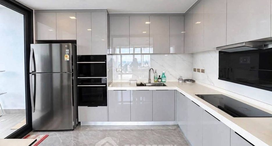 For rent 5 bedrooms condo in Huai Khwang, Bangkok