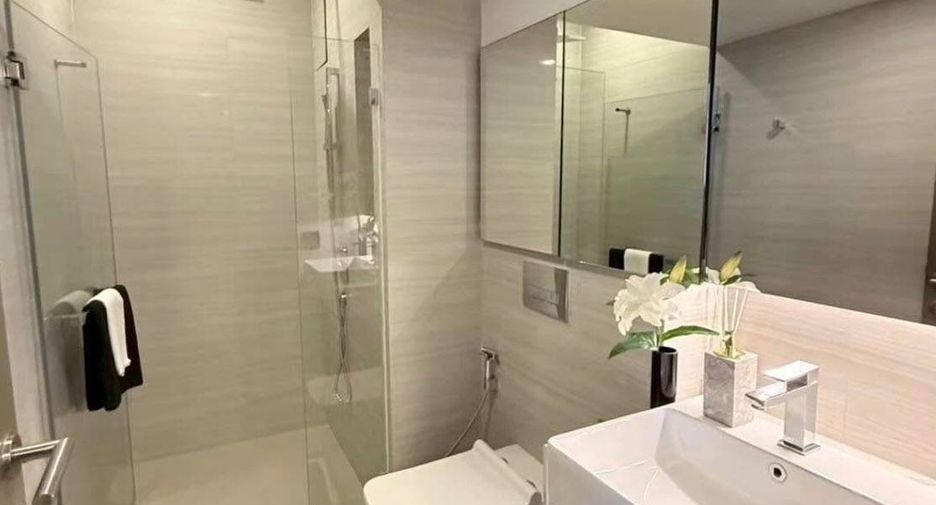 For rent 2 bedrooms condo in Watthana, Bangkok