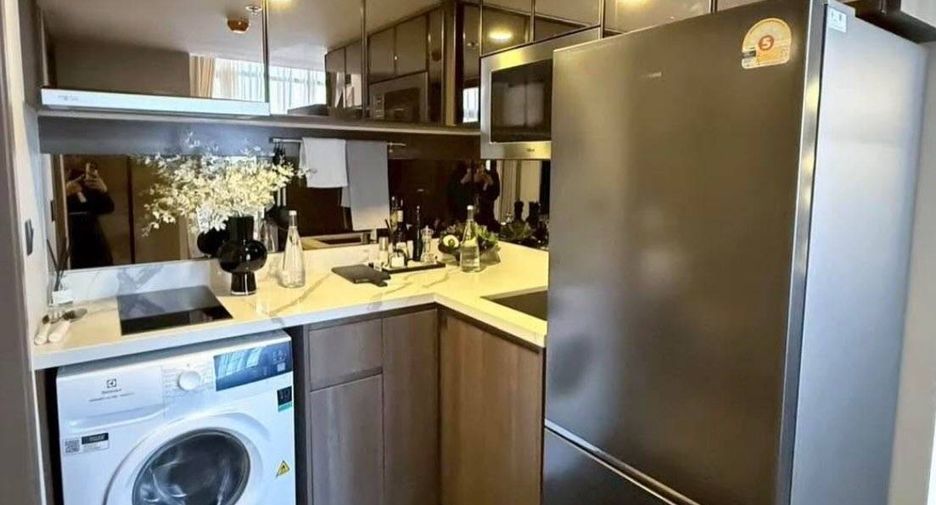 For rent 2 bedrooms condo in Watthana, Bangkok