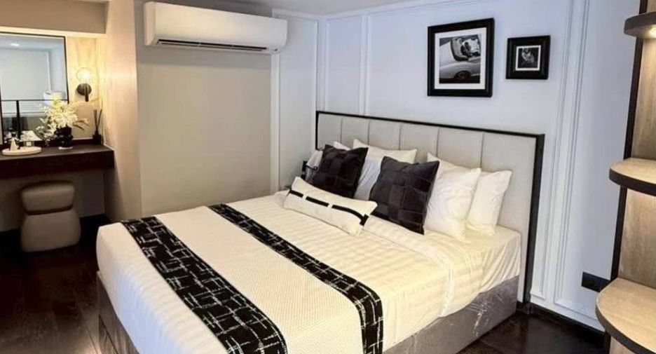 For rent 2 bedrooms condo in Watthana, Bangkok
