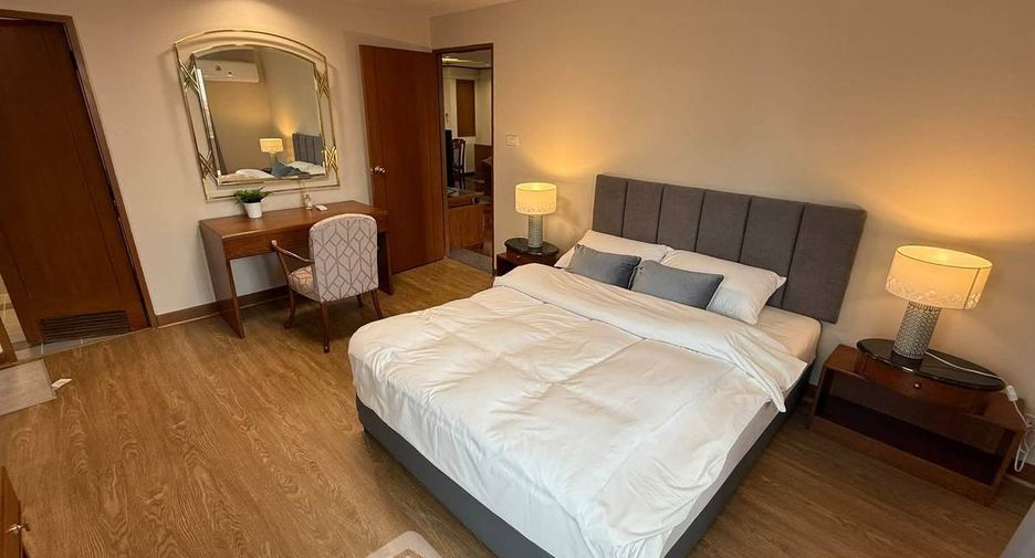 For rent 2 bedrooms condo in Watthana, Bangkok