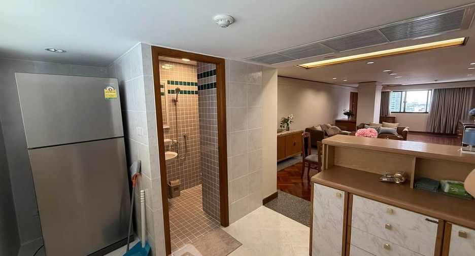 For rent 2 bedrooms condo in Watthana, Bangkok