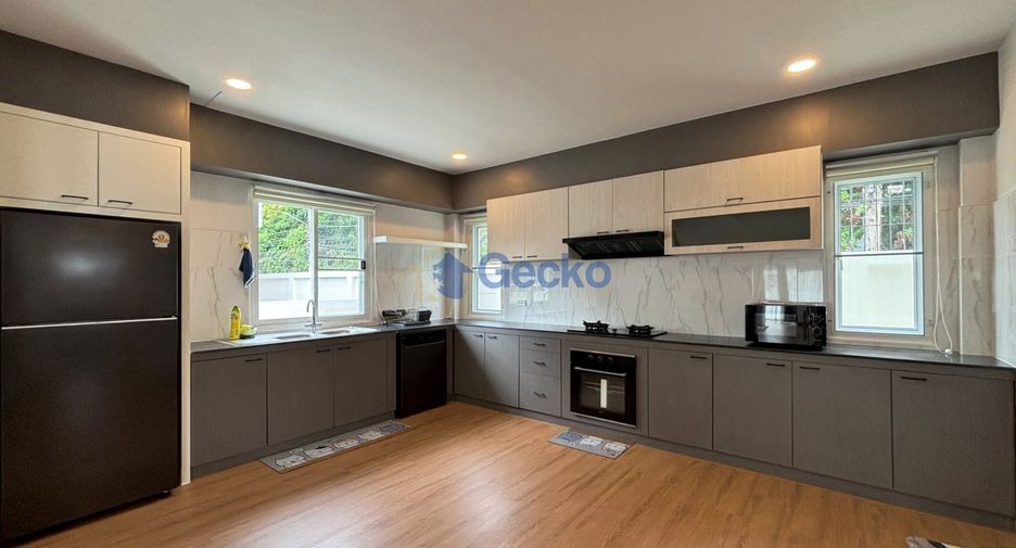 For rent 4 bedrooms house in Bang Lamung, Chonburi