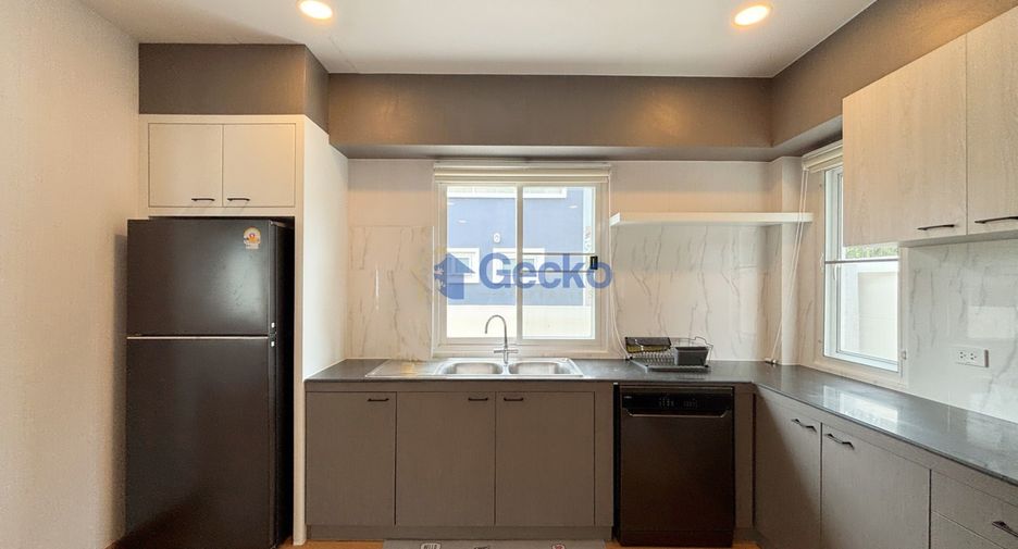 For rent 4 bedrooms house in Bang Lamung, Chonburi