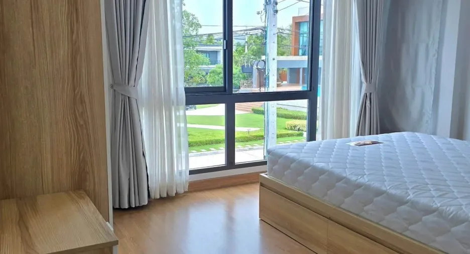 ให้เช่า 4 ห้องนอน บ้านเดี่ยว ใน บางพลี, สมุทรปราการ