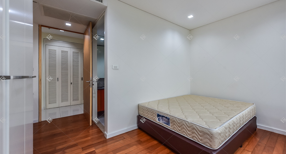 For rent 2 bedrooms condo in Sathon, Bangkok