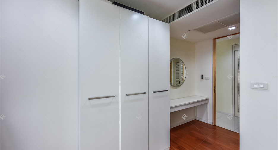 For rent 2 bedrooms condo in Sathon, Bangkok