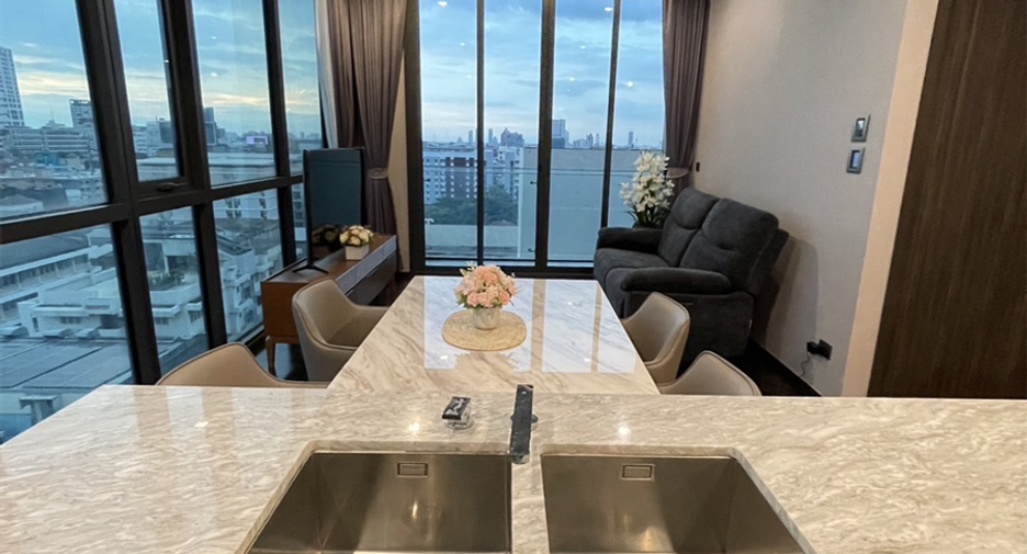 For rent 2 bedrooms condo in Phaya Thai, Bangkok