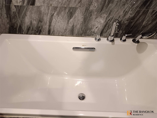 For rent 2 bedrooms condo in Phaya Thai, Bangkok