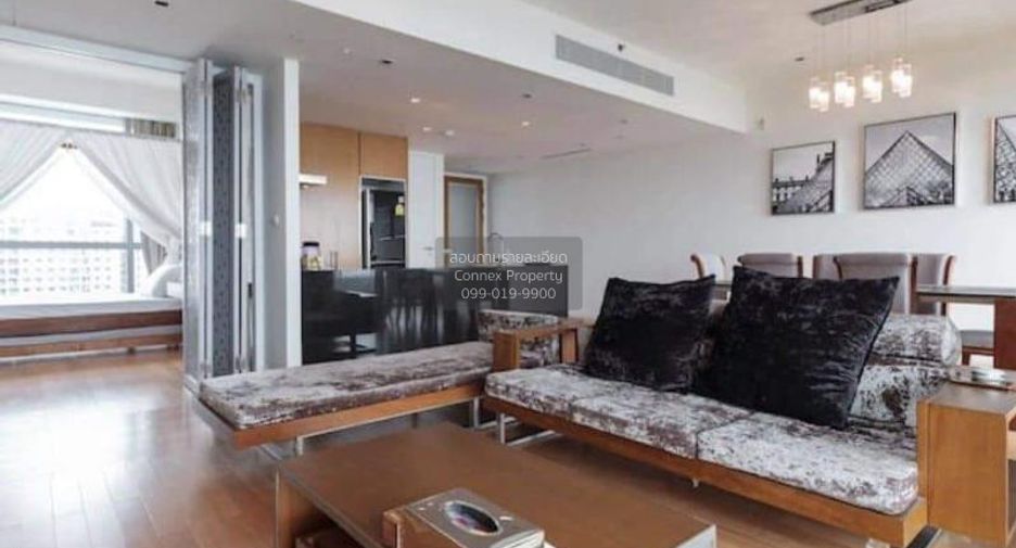 For rent 2 bedrooms condo in Yan Nawa, Bangkok