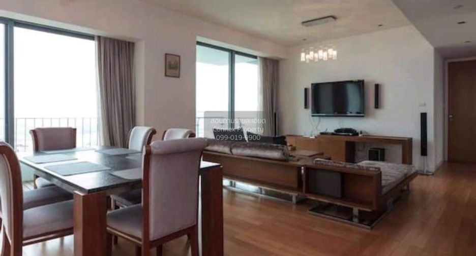 For rent 2 bedrooms condo in Yan Nawa, Bangkok