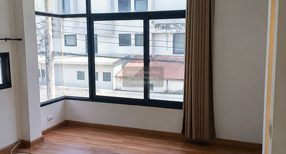 For rent 5 bedrooms townhouse in Bang Bua Thong, Nonthaburi