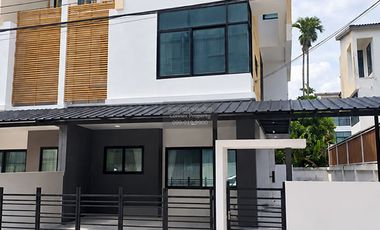 For rent 5 bedrooms townhouse in Bang Bua Thong, Nonthaburi