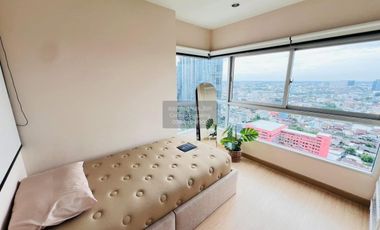 For rent 2 bedrooms condo in Thon Buri, Bangkok