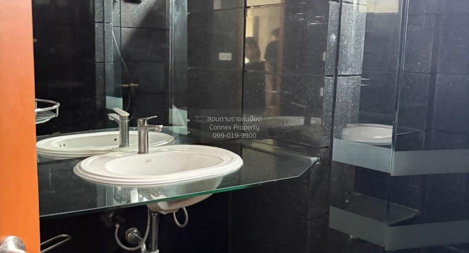 For rent 3 bedrooms condo in Bang Rak, Bangkok