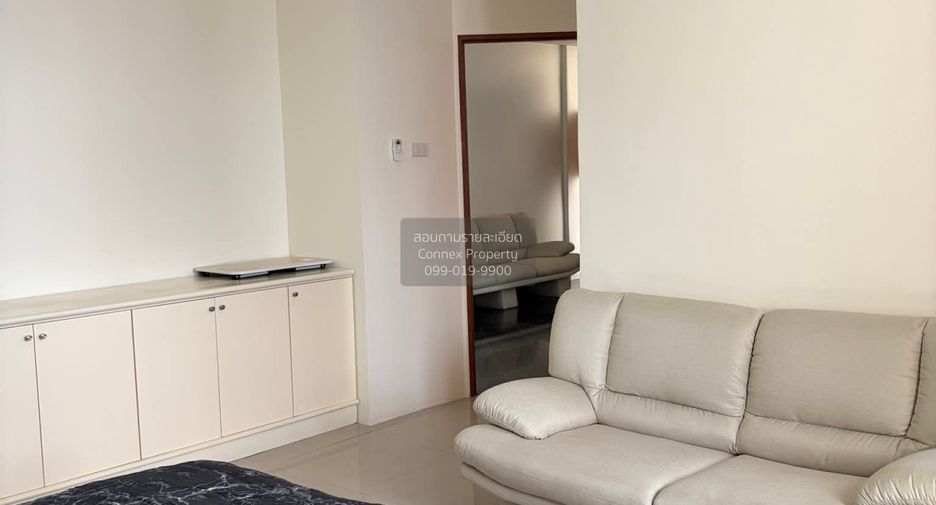 For rent 3 bedrooms condo in Bang Rak, Bangkok