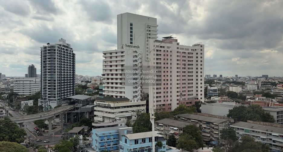 For rent 3 bedrooms condo in Bang Rak, Bangkok
