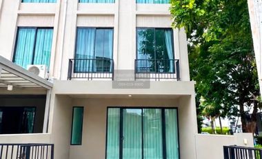 For rent 3 bedrooms townhouse in Mueang Nonthaburi, Nonthaburi
