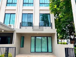 For rent 3 bedrooms townhouse in Mueang Nonthaburi, Nonthaburi