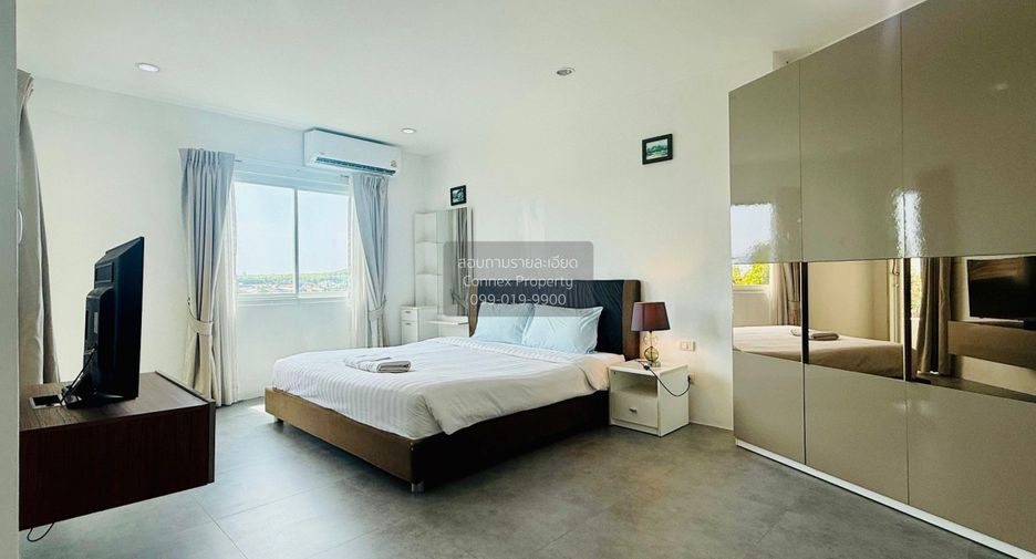 For rent 3 bedrooms condo in Mueang Phuket, Phuket