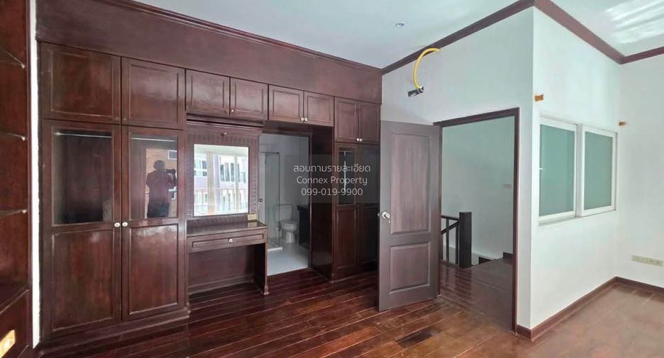 For rent 4 bedrooms townhouse in Bang Lamung, Chonburi