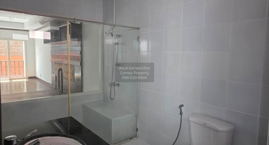For rent 4 bedrooms townhouse in Bang Lamung, Chonburi