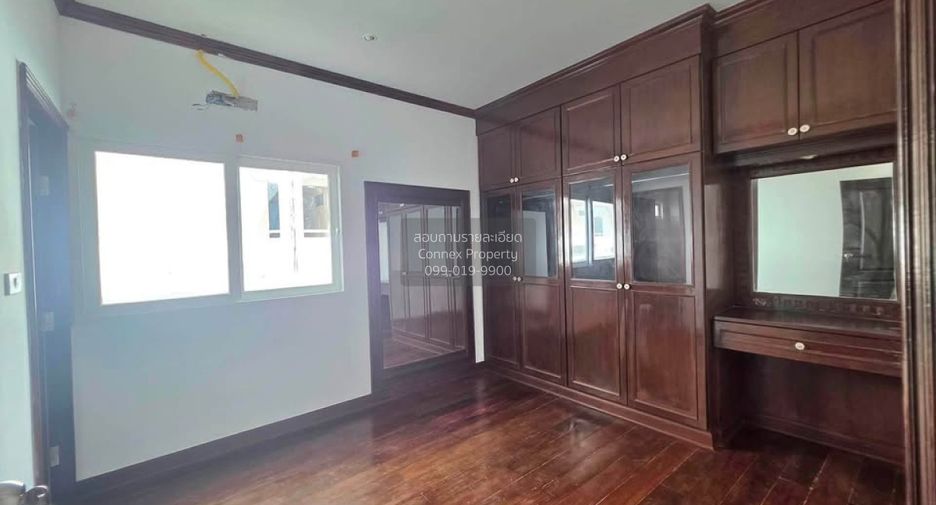 For rent 4 bedrooms townhouse in Bang Lamung, Chonburi