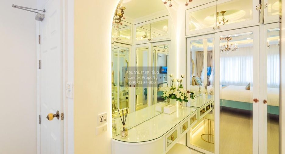 For rent 4 bedrooms townhouse in Lat Phrao, Bangkok