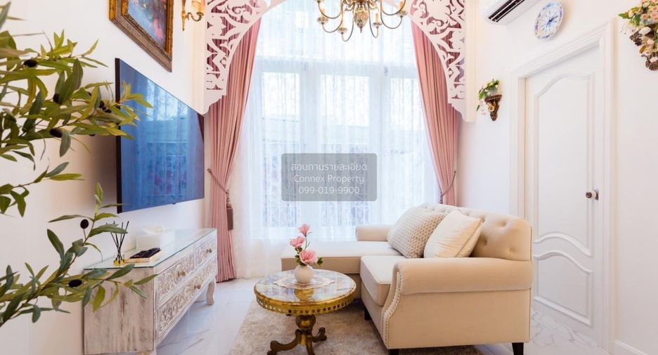 For rent 4 bedrooms townhouse in Lat Phrao, Bangkok