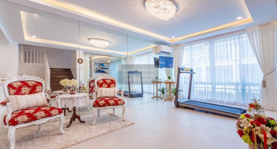 For rent 4 bedrooms townhouse in Lat Phrao, Bangkok