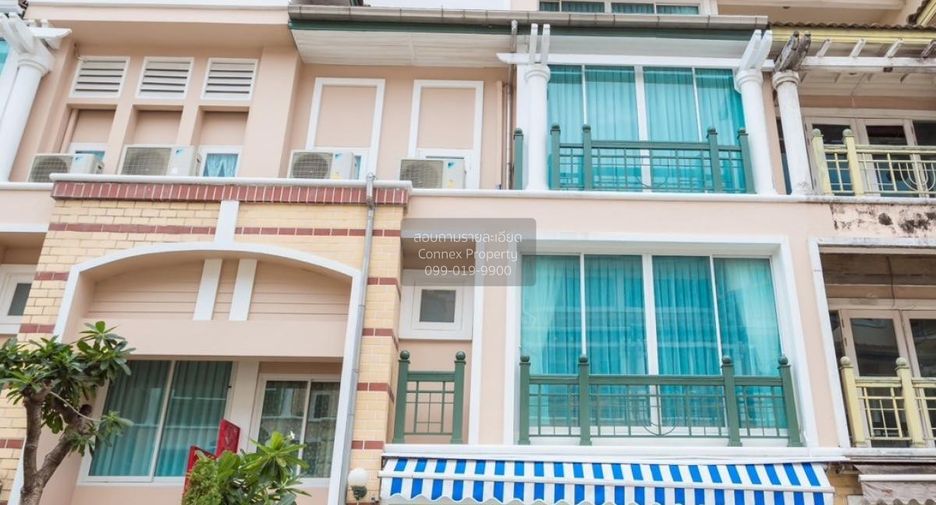 For rent 4 bedrooms townhouse in Lat Phrao, Bangkok