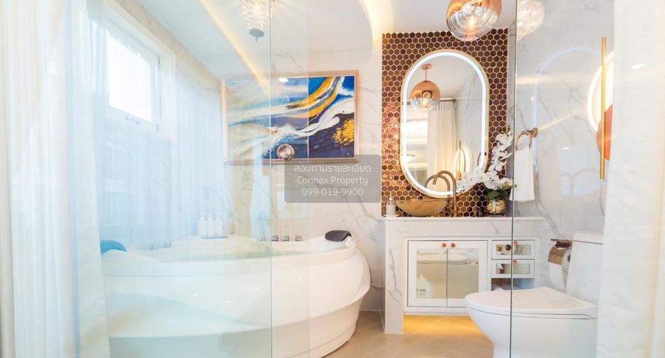 For rent 4 bedrooms townhouse in Lat Phrao, Bangkok