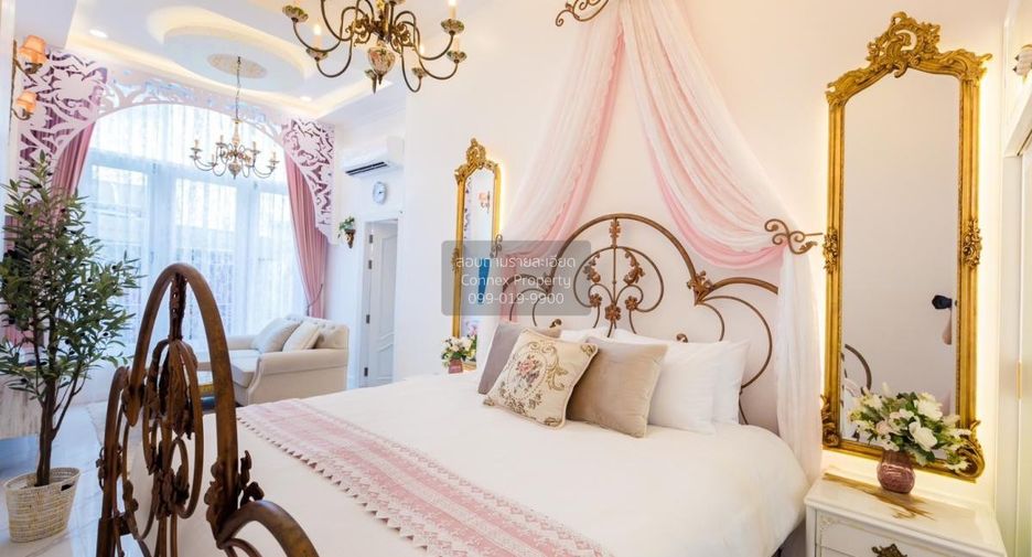 For rent 4 bedrooms townhouse in Lat Phrao, Bangkok