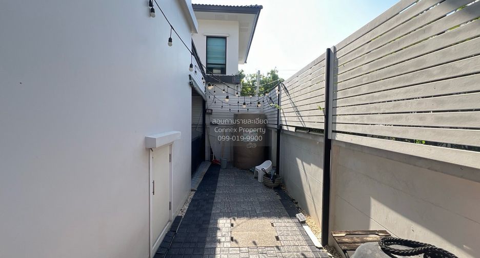 For rent 4 bedrooms house in Khlong Sam Wa, Bangkok