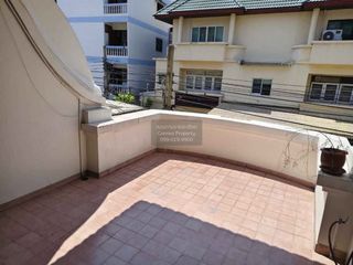For rent 4 bedrooms townhouse in Wang Thonglang, Bangkok