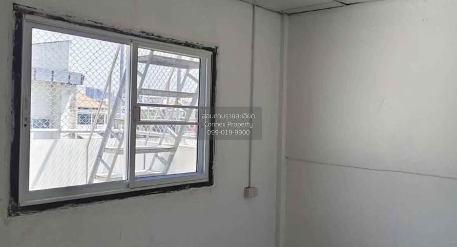 For rent 4 bedrooms townhouse in Wang Thonglang, Bangkok
