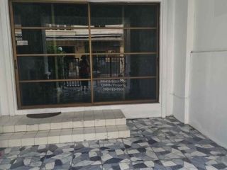 For rent 4 bedrooms townhouse in Wang Thonglang, Bangkok