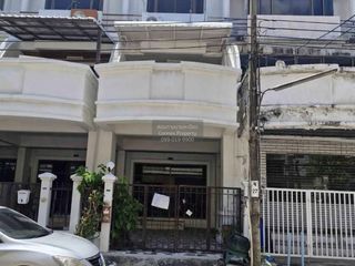 For rent 4 bedrooms townhouse in Wang Thonglang, Bangkok