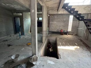 For rent 3 bedrooms retail Space in Khlong Toei, Bangkok
