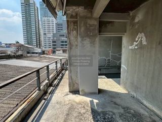For rent 3 bedrooms retail Space in Khlong Toei, Bangkok